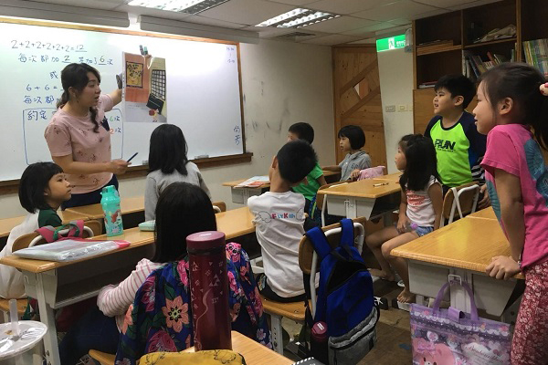 數學想想故事屋系列-對稱圖形