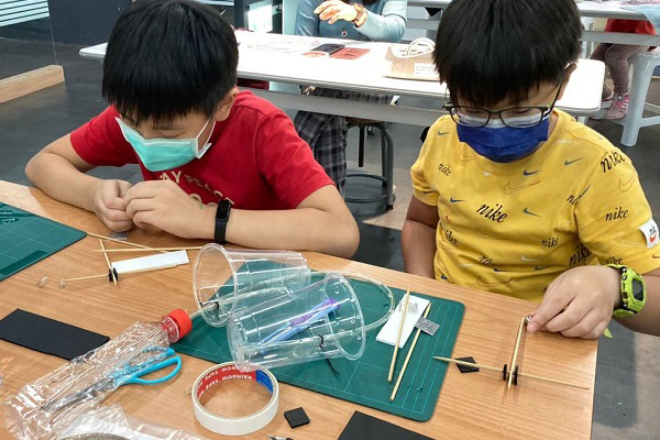 小小實驗科學家培育營-從科學實作探索進入國小科展議題研究